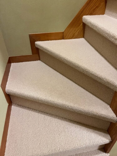 階段カーペット施工