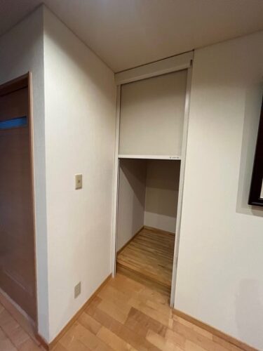 階段間仕切りロールスクリーン